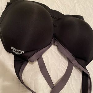 Adidas sports bra in good condition 36 C
